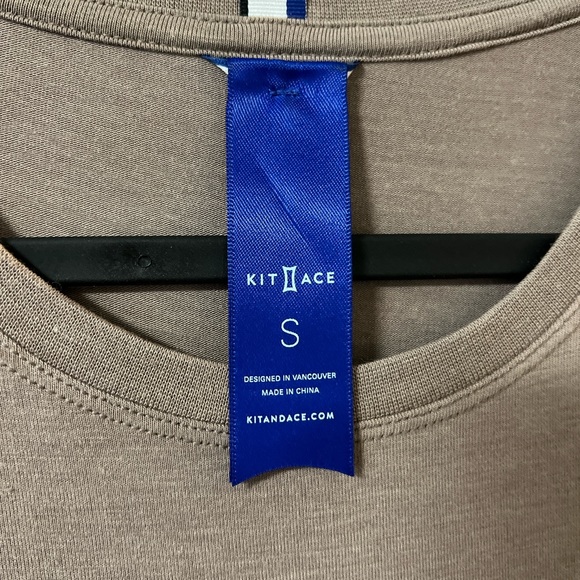 Kit and Ace caramel soft long sleeve top sz small preloved - Picture 3 of 4